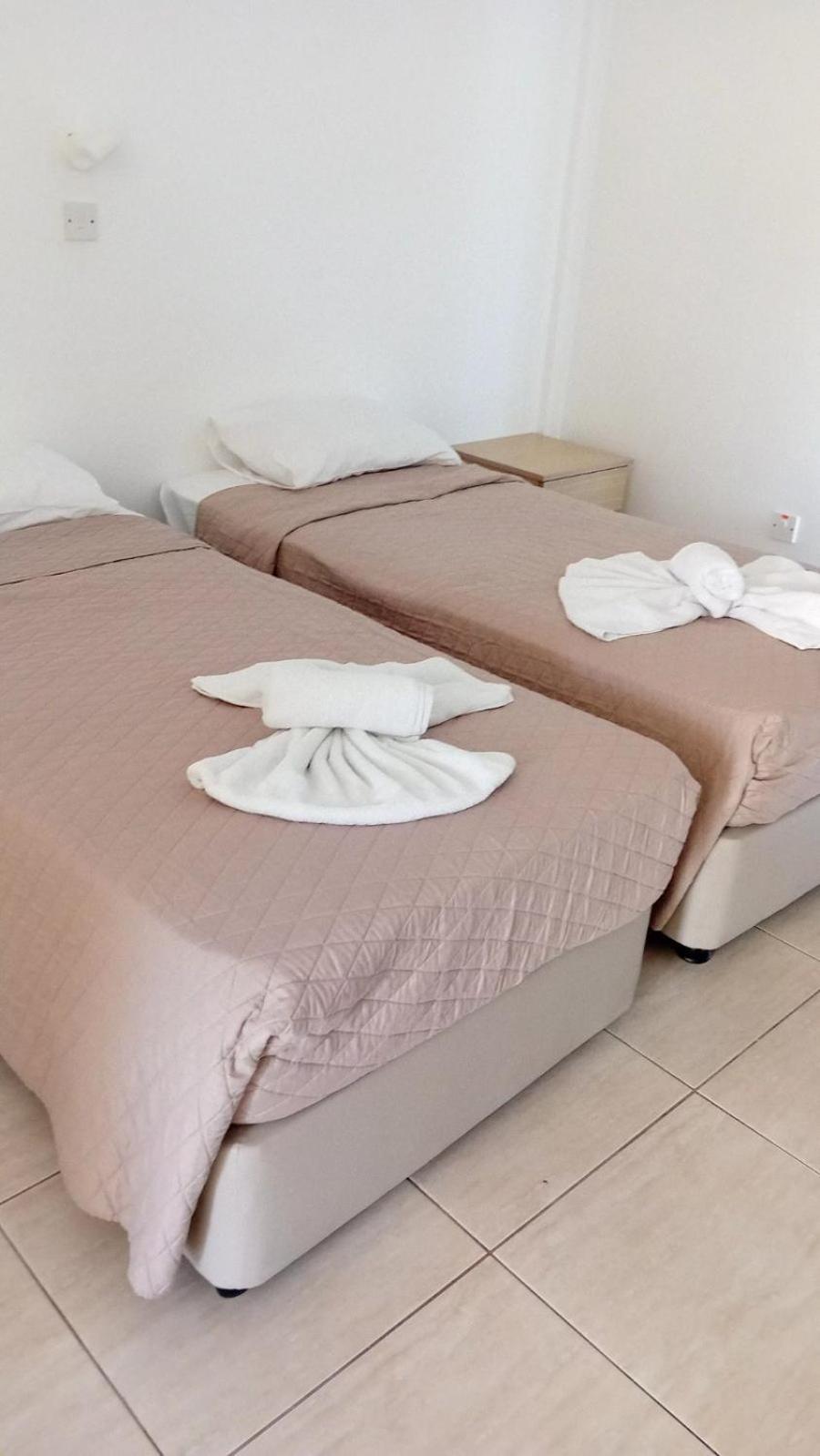 Napa Charles Apts Agia Napa Buitenkant foto