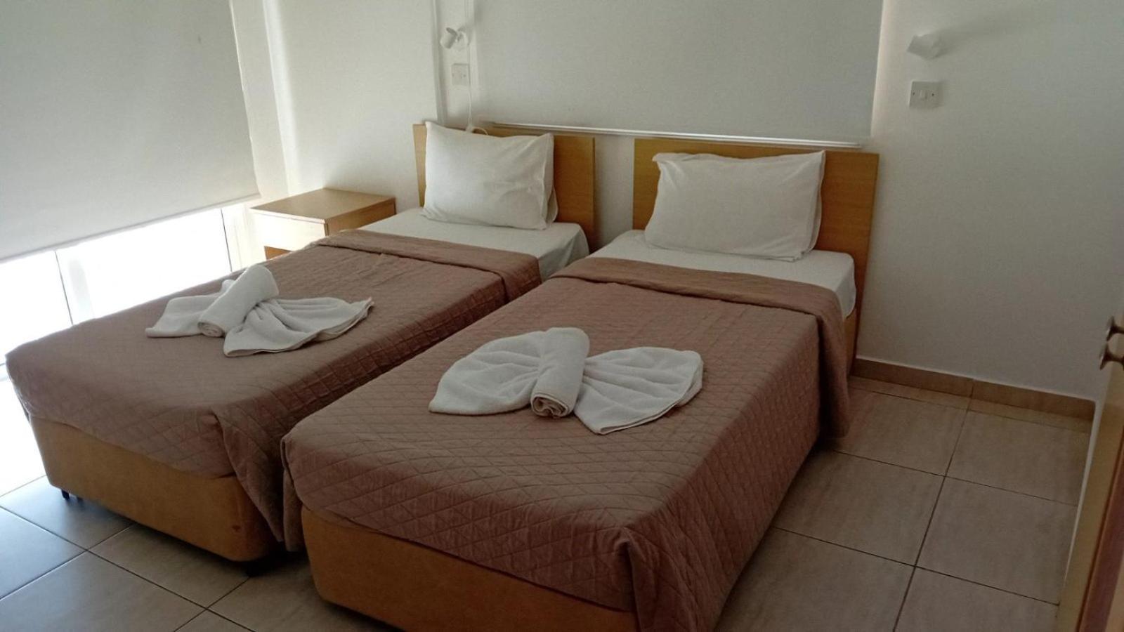 Napa Charles Apts Agia Napa Buitenkant foto